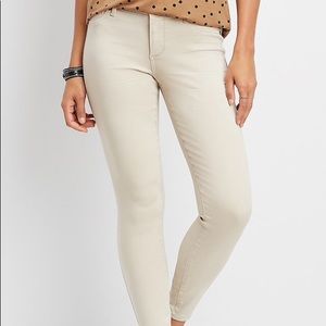 🌟SOLD🌟 Women’s DenimFlex Chalk White Jeggings